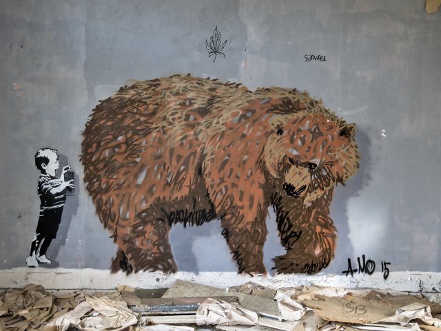 Graf : "L'ours et l'enfant" réalisé par A-MO en décembre 2015Photo : Stéphane - 10/2020