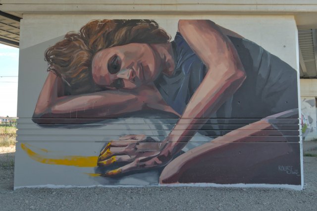 Graff : ROUGE - Bruges , Ausone, Le mur du souffle - 07/2019Photo : Stéphane - 07/2020Une chambre à soi.
